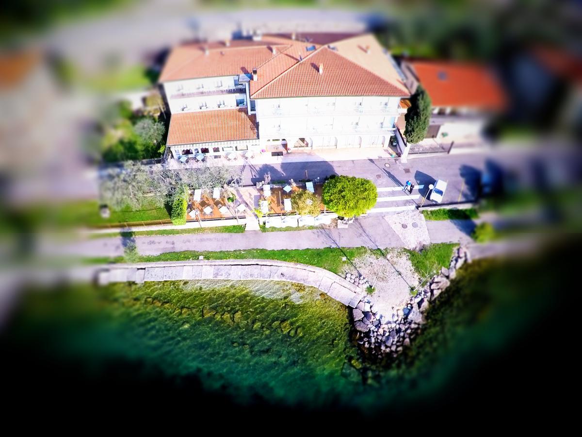 Piccolo Hotel Direkt Am See Brenzone sul Garda Eksteriør billede