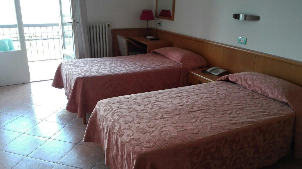 Piccolo Hotel Direkt Am See Brenzone sul Garda Eksteriør billede