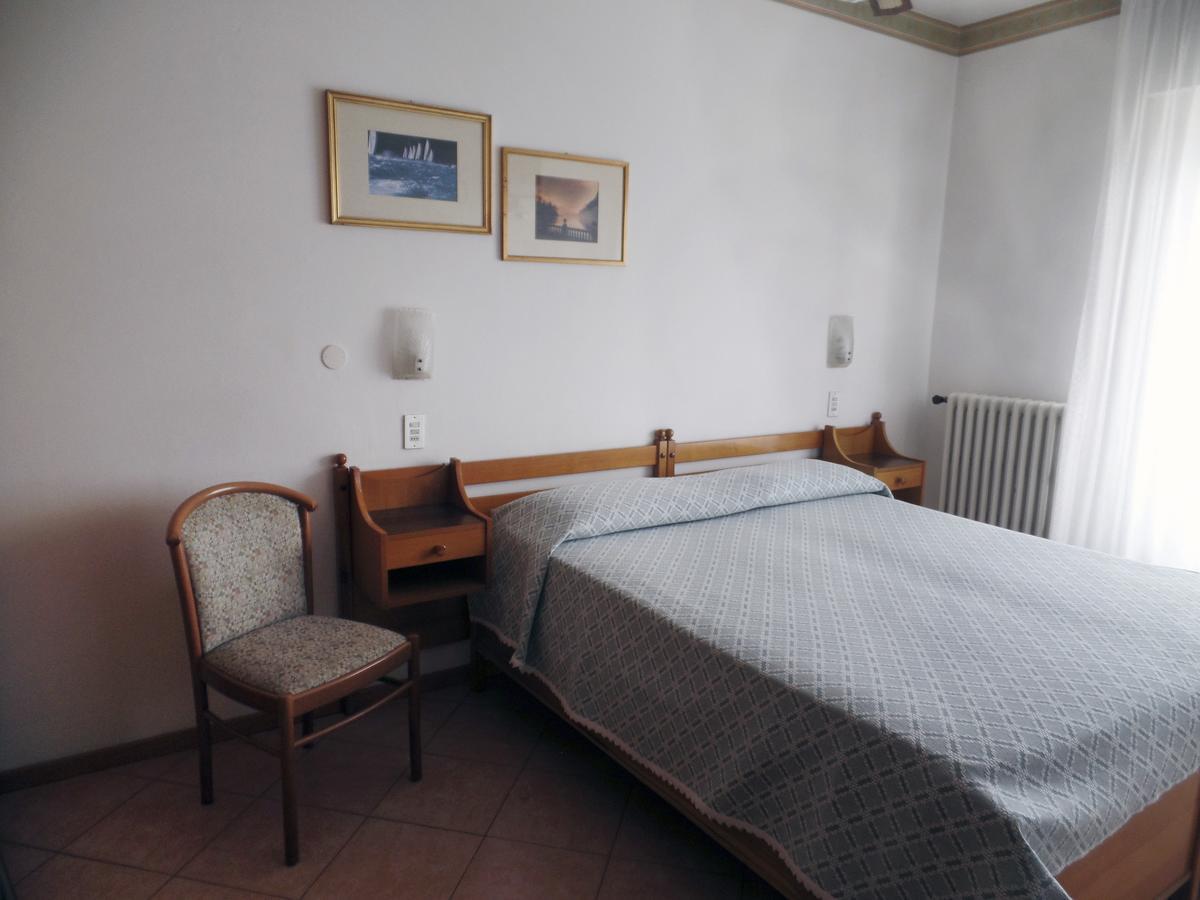 Piccolo Hotel Direkt Am See Brenzone sul Garda Eksteriør billede