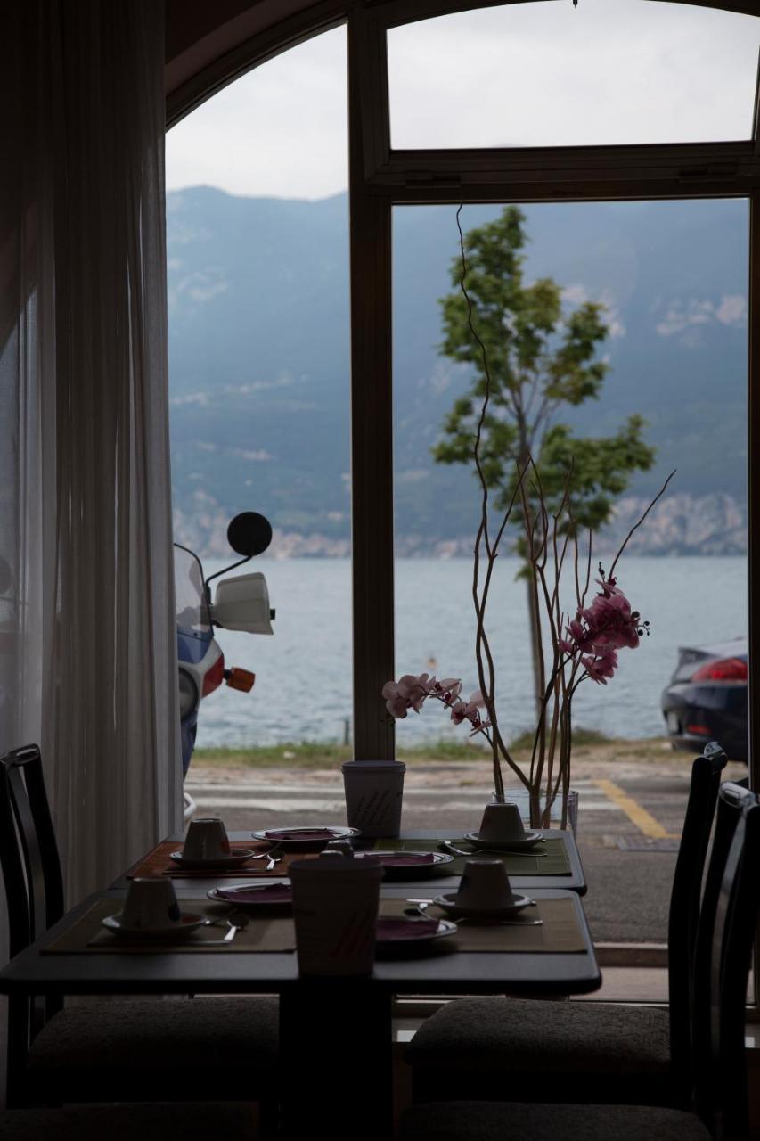 Piccolo Hotel Direkt Am See Brenzone sul Garda Eksteriør billede