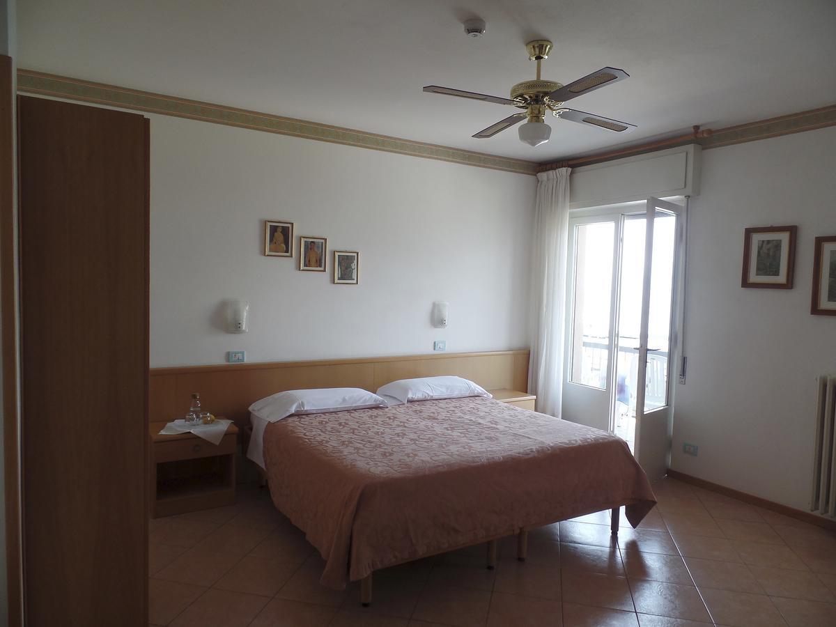 Piccolo Hotel Direkt Am See Brenzone sul Garda Eksteriør billede