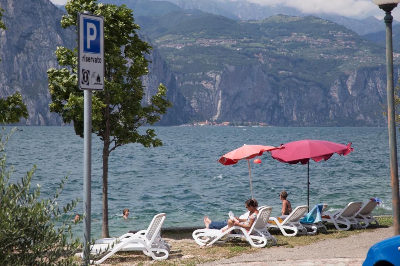 Piccolo Hotel Direkt Am See Brenzone sul Garda Eksteriør billede